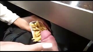 بیبی نے اپنی ماں کو  ...