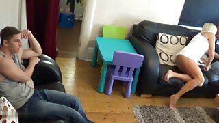 خوبصورت نوعمر لڑکی گ ...